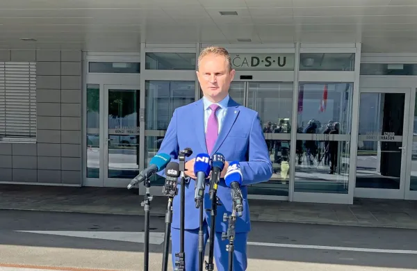 Damjan Petrič je karierni policist, ki je doslej zasedal različne 
vodstvene položaje v policiji in ima dolgoletne izkušnje s področja 
dela splošnih policijskih nalog, vodenja, odločanja in organizacije 
dela na policijskih enotah, kadrovskih zadevah, preprečevanja in 
preiskovanja vseh vrst kriminalitete.