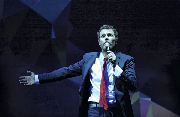 Priljubljeni italijanski pevec in kantavtor Jovanotti bo 26. julija 
nastopil na No Borders Music Festivalu na Belopeških jezerih. 