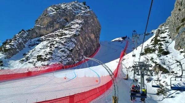 Slikovita proga Olympia delle Tofane, ki bo gostila olimpijski 
preizkušnji v smuku in superveleslalomu. 