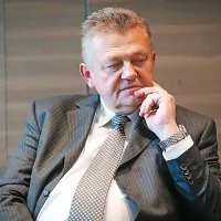 Po valu ogorčenja med odjemalci je Eles pod vodstvom Aleksandra 
Mervarja predlagal popravek sistema omrežnine - z zgolj tremi 
bloki in eno sezono. 