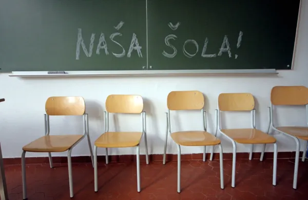 Deželno tajništvo Slovenske skupnosti  poudarja, da sprejeti ukrep 
slovenskim šolam zagotavlja varnejšo prihodnost.