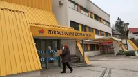 Od 11. januarja v pritličju ZDI dela dodatna ambulanta za  2300 
občanov brez zdravnika, a zaradi preobremenjenosti zdravnikov v 
precej manjšem obsegu kot prejšnja nadomestna ambulanta.