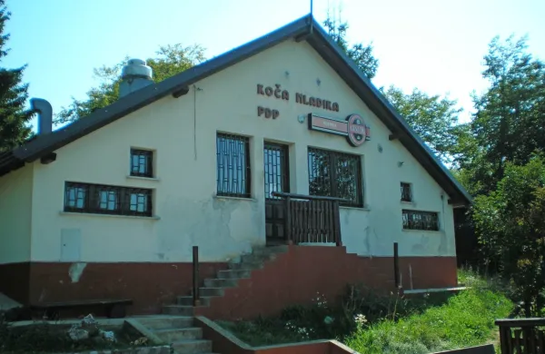 Koča mladika je že vrsto let priljubljena točka pohodnikov.