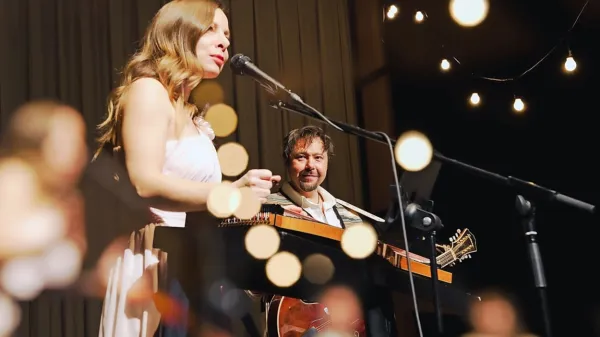 Gal Gjurin in citrarka Janja Brlec