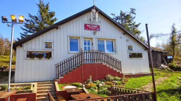 Koča Mladika ostaja v javni lasti.