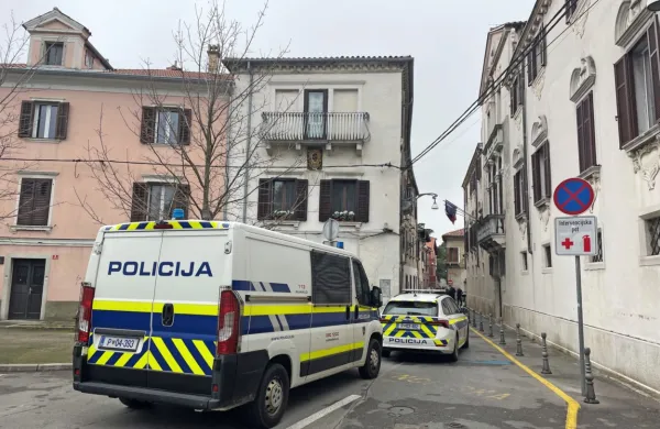 Koper: sli&scaron;ala je klice na pomoč, policisti so mo&scaron;ka opozorili