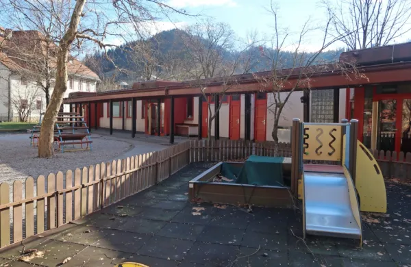 Vrtec “Prelovčeva”  v Idriji je bil zaradi sevanja radona konec 
prejšnjega stoletja med prvimi v državi saniran, potem še večkrat 
in minulo leto ponovno. Pol leta so meritve ustrezne.