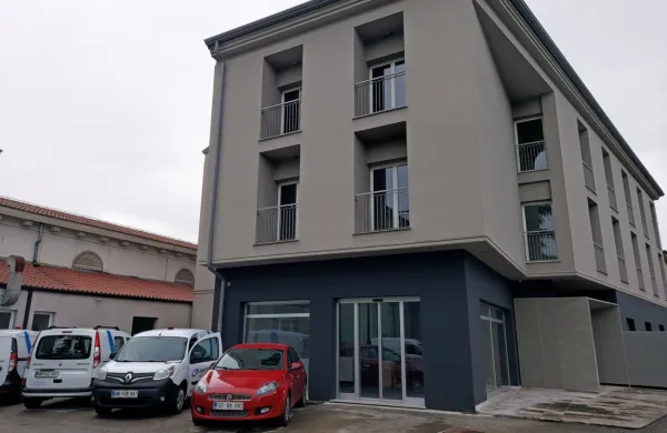 Z navezavo na nekdanji hotel bo kulturni  dom dobil  spremljevalne prostore,  
v  nadstropjih hotela bodo dodatni prostori    zdravstvenega doma. 

