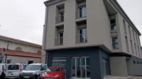 Z navezavo na nekdanji hotel bo kulturni  dom dobil  spremljevalne prostore,  
v  nadstropjih hotela bodo dodatni prostori    zdravstvenega doma. 

