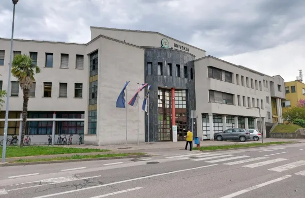 Na novogoriški akademiji umetnosti bodo nocoj odprli nove 
produkcijske prostore, obenem pa bodo na ogled postavili tudi 
semestrsko študentsko razstavo. 