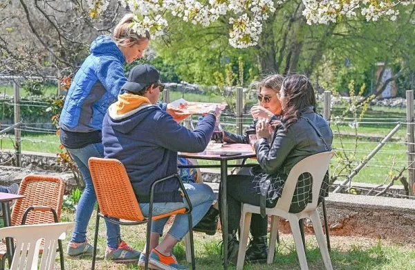 Krajevne osmice ostajajo slovenska tradicija.