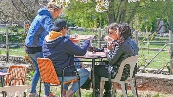 Krajevne osmice ostajajo slovenska tradicija.