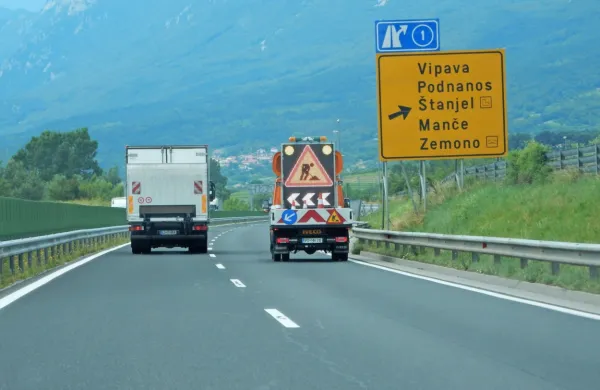 Na vipavski hitri cesti bodo tekla dela vsaj leto in pol, verjetno pa 
še več. 