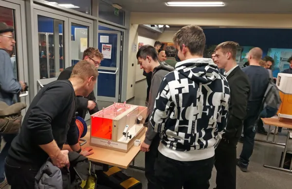 V odpiranju fizikalnih sefov se je včeraj pomerilo sedem ekip.