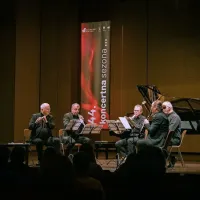 Člani pihalnega kvinteta spodbujajo mlade, da jim po naročilu 
pišejo nove skladbe, ki jih nato vrhunsko izvedejo na koncertih.