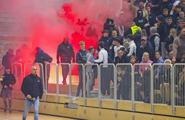 Neljubi dogodki s tekme v Luciji so hitro zaokrožili po slovenskih 
medijih. 