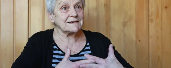 “Kadar je v politiki največja razlika med desno in levo to, kar se je 
zgodilo pred 50 ali sto leti, je to zelo žalostno znamenje za njen 
domet,” poudarja Sonja Lokar.