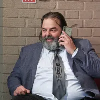 Zmelkoow so na sedežu Primorskih novic posneli nov videospot za “himno vseh egoistov” (FOTO, VIDEO)