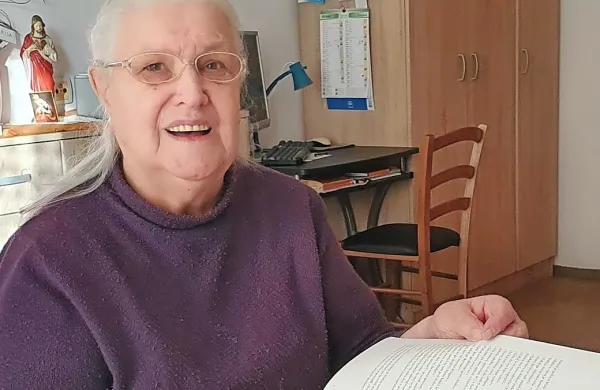 Marija Ferjančič poleg    pesmi piše tudi  pravljice za najmlajše. 