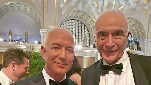 Prvi mož Amazona Jeff Bezos in Ivo Boscarol na večerji po 
zaprisegi predsednika ZDA