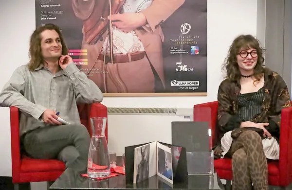 Nela Poberžnik je o svoji poeziji spregovorila v pogovoru s 
pesniškim kolegom Vidom Karlovškom.