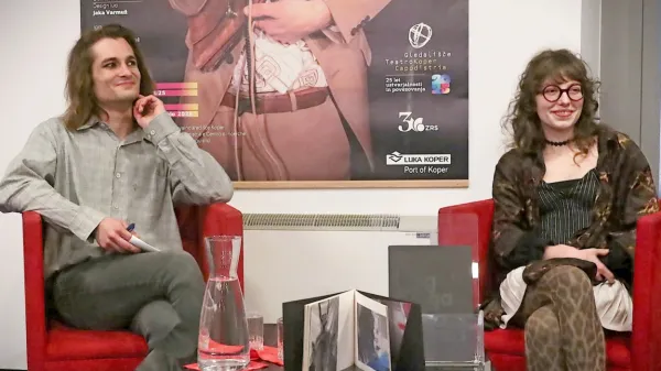 Nela Poberžnik je o svoji poeziji spregovorila v pogovoru s 
pesniškim kolegom Vidom Karlovškom.