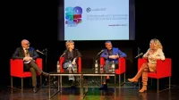 Na prvem večeru so Janko Petrovec, Barbara Hieng, Danilo Roškar 
in Katja Pegan razpravljali o razvoju gledališke umetnosti na 
Primorskem in širši Sloveniji.  