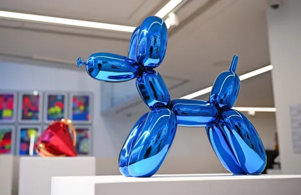 Da  številni kritiki njegova dela označujejo za kič, Jeffa Koonsa ne 
moti.