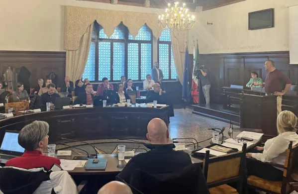 Sušilnica blata in z njo povezane teme so vroč kostanj današnje 
seje koprskega mestnega sveta.