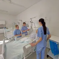 Gimnazija in zdravstvena šola Nova Gorica je s prenovo dobila sedem sodobno opremljenih strokovnih učilnic (FOTO)