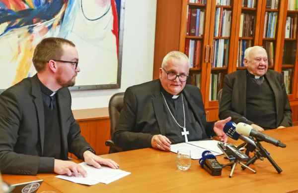 Novi koprski škof dr. Peter Štumpf  in škof   dr. Jurij Bizjak  