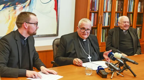 Novi koprski škof dr. Peter Štumpf  in škof   dr. Jurij Bizjak  