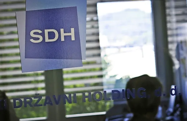 SDH je v zadnjih dveh letih sklenil približno 290 različnih 
svetovalnih pogodb, največ vredne z odvetniki in njihovimi 
pisarnami. 