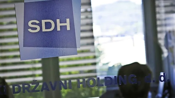 SDH je v zadnjih dveh letih sklenil približno 290 različnih 
svetovalnih pogodb, največ vredne z odvetniki in njihovimi 
pisarnami. 