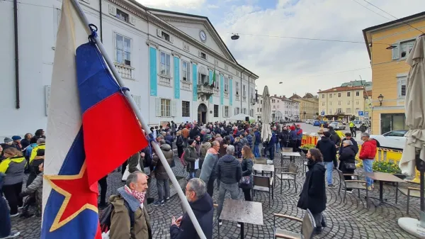 Protestniki skandirali: &ldquo;Mussolini ni moj some&scaron;čan&rdquo; - odzvali so se tudi v zavodu GO! 2025