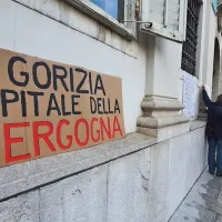 Protestniki skandirali: &ldquo;Mussolini ni moj some&scaron;čan&rdquo; - odzvali so se tudi v zavodu GO! 2025