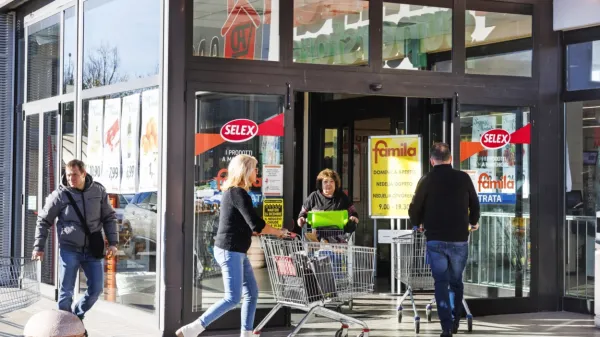 Slovenski kupci v Italiji  najpogosteje kupujejo pašto, riž, radensko ... Ko so izdelki v akciji, jih marsikdo kupi tudi na na zalogo.   
