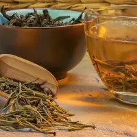 Preprosto naravno krepčilo za imunski sistem je zeleni čaj.