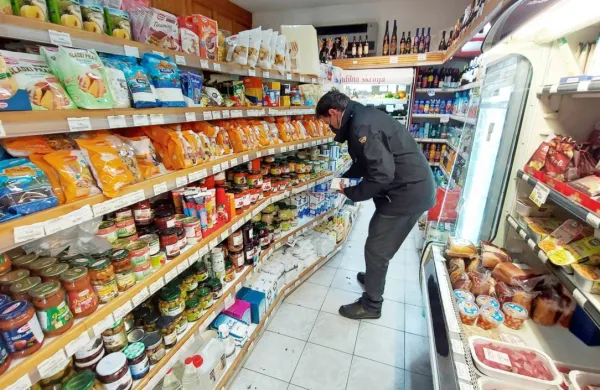 

K  januarski inflaciji so največ prispevale triodstotna višje cene v 
skupini prevoz ter višje cene hrane in brezalkoholnih pijač.