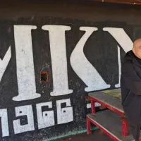Ovekovečili smo tudi postanek pred slovitim bistriškim Mladinskim klubom Nade Žagar - MKNŽ, kjer je nekoč imel sedež   Rod snežniških ruševcev, ki mu je pripadal  Dragan Živadinov. 