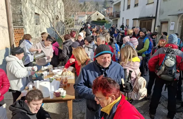 Pohod po prenovljeni Kettejevi poti (FOTO)