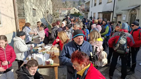 Pohod po prenovljeni Kettejevi poti (FOTO)