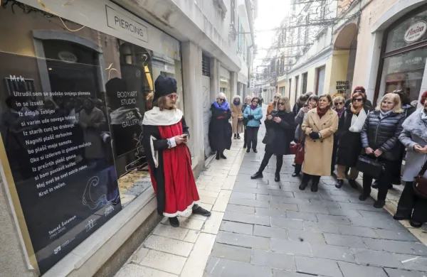 Koper se je na Pre&scaron;ernov dan prelevil v mesto poezije (FOTO)