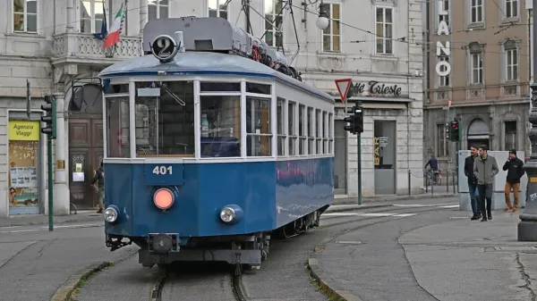 Openski tramvaj v Trstu je eden redkih na svetu, ki na delu proge 
deluje kot žična vzpenjača. 
