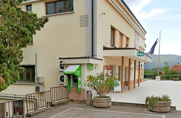 V Bukovici  ima  bankomat OTP  banka (pred  tem  je  bil  od  NKBM),  
koliko  denarja  so  tatovi  odnesli,  včeraj  ni  bilo  še znano. 