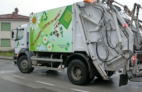 Občinski svet Občine Ankaran je včeraj na dopisni seji ponovno 
obravnaval elaborata Javnega podjetja Marjetica Koper, ki prinašata dvig cen storitev ravnanja s komunalnimi odpadki ter 
čiščenja komunalne in padavinske odpadne vode v Mestni občini 
Koper in Občini Ankaran za obdobje 2025-2027.