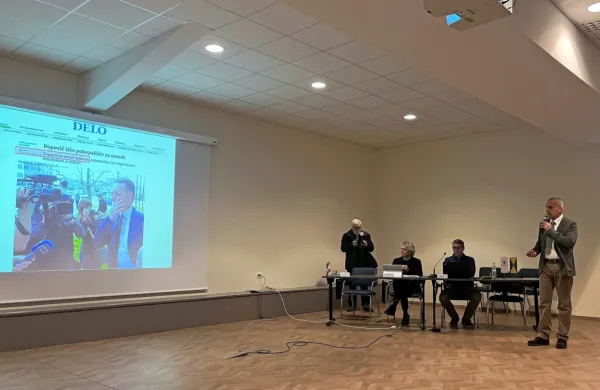 Ankaranski župan Strmčnik je za “zamudo” pri gradnji pokopališča prst uperil v nekdanjega koprskega župana Borisa 
Popoviča.