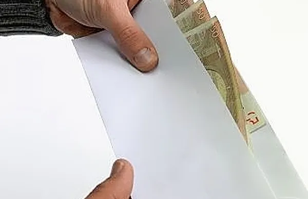 Slovenija je izboljšala uvrstitev na indeksu zaznave korupcije za 
štiri točke, a še vedno zaostaja za povprečjem držav EU.