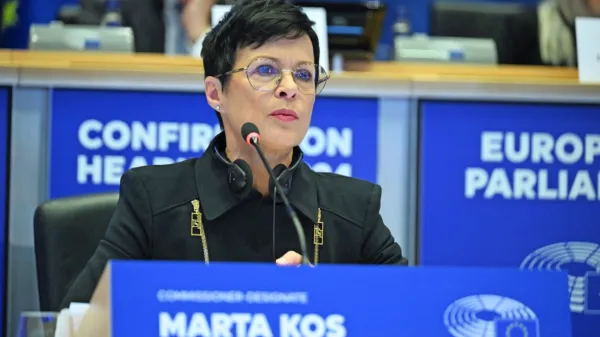 Evropska komisarka Marta Kos se je na dogajanje v Srbiji odzvala 
mlačno. 