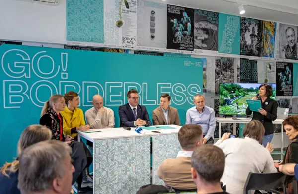 Predstavitev brezmejnega košarkarskega igrišča v neposredni bližini Trga Evrope